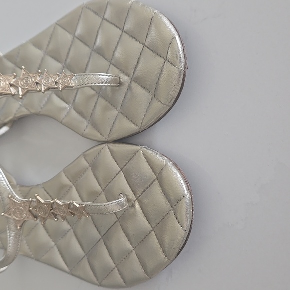Chanel Star Motiff Metallic Gold Leather Interlocking CC Thong Sandals 36.5 C - Picture 4 of 14